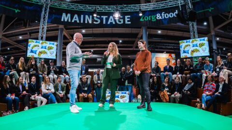 Foto van het podium tijdens de beurs