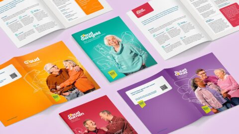 Een flyer met de nieuwe visuele identiteit en uitleg over de merkbelofte van Woonzorg Nederland